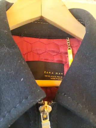 chaqueta de estilo Harrington de Zara color negro