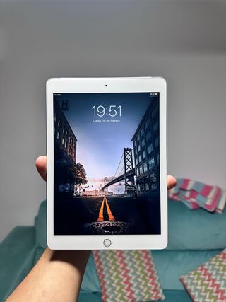 Pacchetto Apple: iPad 64GB WiFi + SIM + Apple Watch