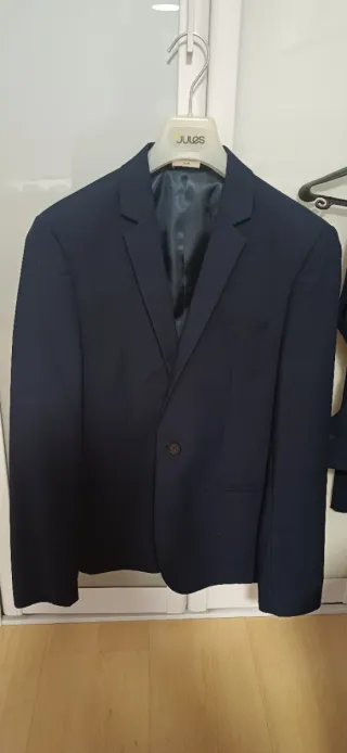 Traje hombre azul.