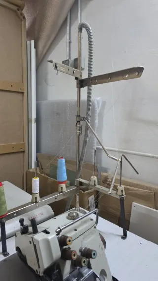 Máquina de coser de acabado