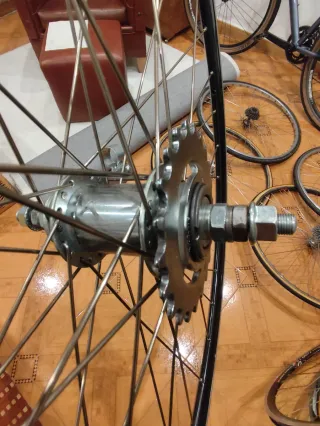 Ruedas de 700 contrapedal.