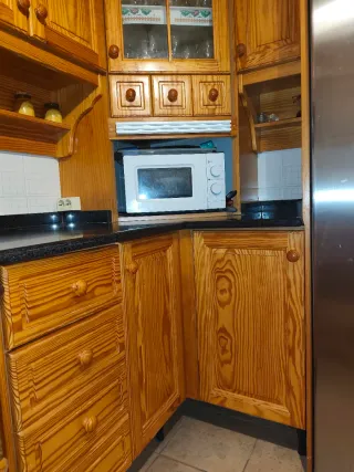 Muebles de cocina madera y encimera granito macizo