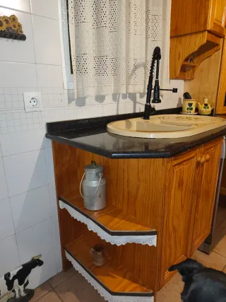 Muebles de cocina madera y encimera granito macizo