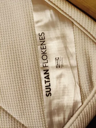 Cama malm Ikea con mesilla