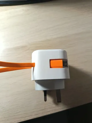 Enchufe tipo inglés con cable y USB