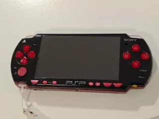PSP Slim 2004 Nero e Rosso