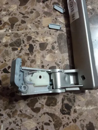 Tirador Frigorífico Beko RSNE445E33XN