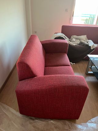 Sofá dos plazas color rojo