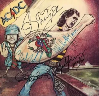 AC/DC - Set de 12 Pósters 5 de ellos firmados.