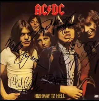 AC/DC - Set de 12 Pósters 5 de ellos firmados.