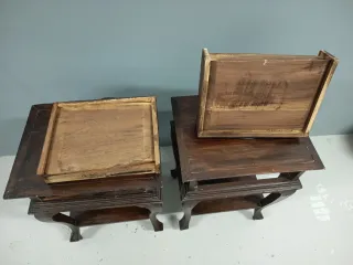 Mesita de noche antigua.