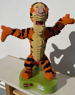 Figura gigante lego tigger