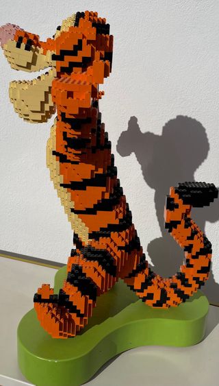 Figura gigante lego tigger