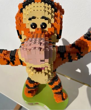 Figura gigante lego tigger
