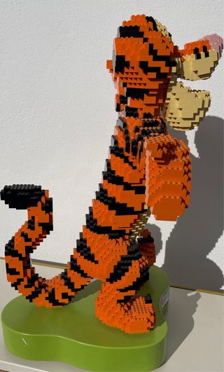 Figura gigante lego tigger