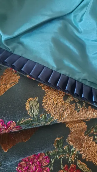 Traje de fallera. 2 corpiños. Zapatos y espardeñas