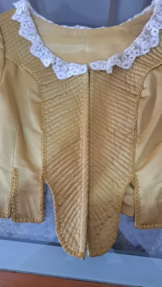 Traje de fallera. 2 corpiños. Zapatos y espardeñas