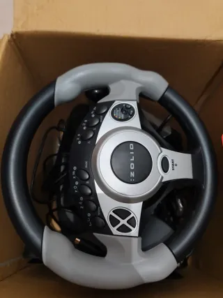 Volante con pedales y palanca de cambios