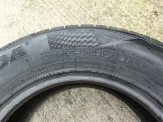 Neumático de carga 235/65/16