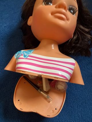 Cabeza Nancy para peinar y accesorios