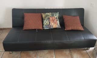 Sofá cama tipo click negro.