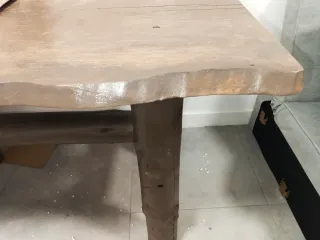 Mesa rustica maciza con 4 taburetes