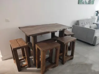 Mesa rustica maciza con 4 taburetes