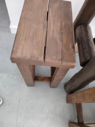 Mesa rustica maciza con 4 taburetes