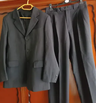 Traje de Caballero gris oscuro