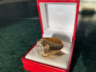 Anillo oro 14 kilates,18 gramos ,con diamantes