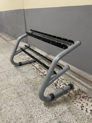 Soporte rack para pesas marca technogym