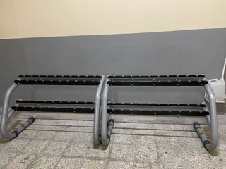 Soporte rack para pesas marca technogym