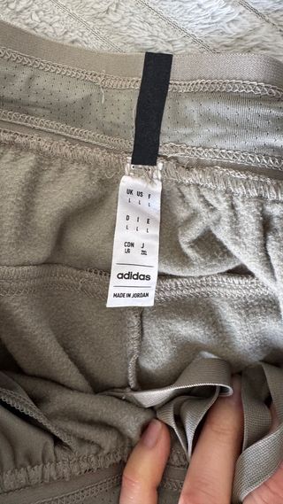 Chándal deportivo para hombre Adidas.