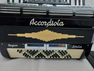 Accordeone Accordiola 96 bassi 3 voci mussette