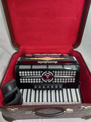 Accordeone Accordiola 96 bassi 3 voci mussette