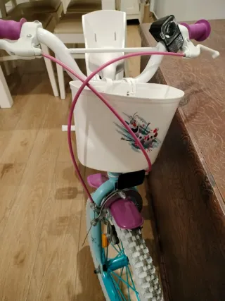 Bicicleta niña Frozen nuevecitas, muy poco uso.
