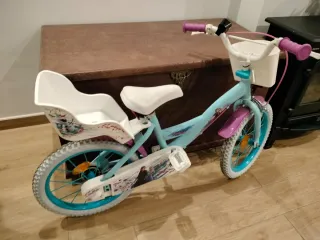 Bicicleta niña Frozen nuevecitas, muy poco uso.