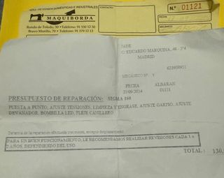 Maquina de coser SIGMA con mueble de madera.