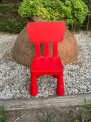 Silla infantil roja IKEA