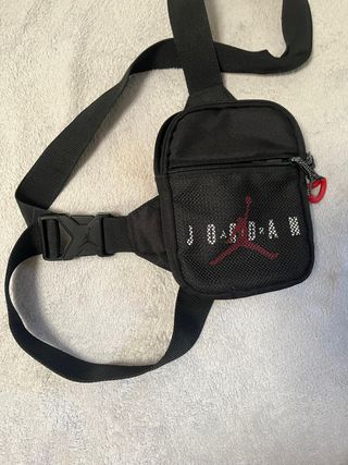 Riñonera Jordan Negra