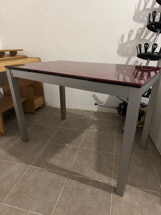 Mesa extensible cristal y metal