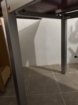 Mesa extensible cristal y metal