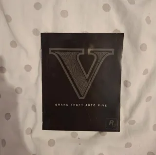 Caja Gta V + mapa +manual (No incluye juego)