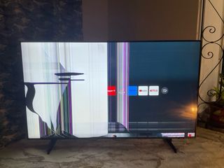 Televisión samsung Cristal UHD U8005 4k roto..