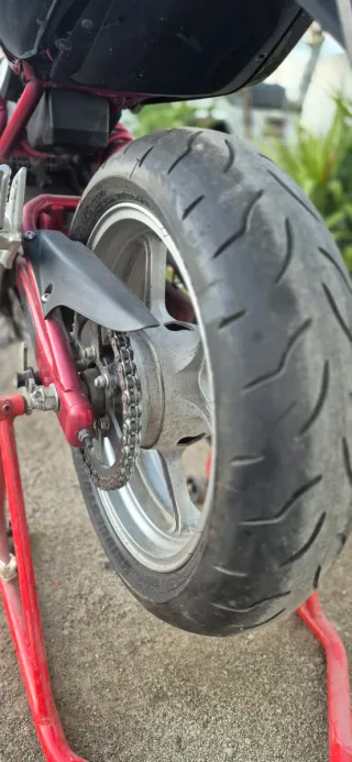 Kawasaki ER6N 650 Bicilíndrica