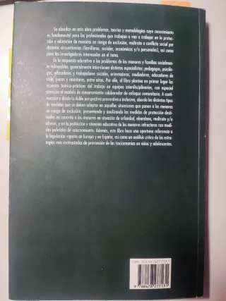 Educación y protección de menores en riesgo: Un...