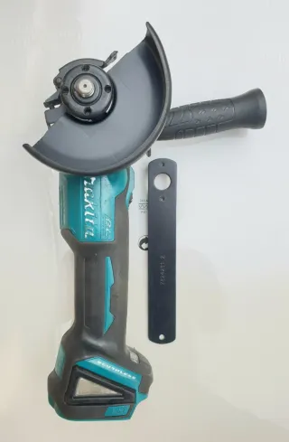 Radial Makita DGA504
