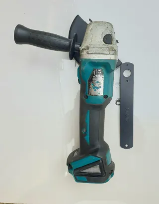 Radial Makita DGA504