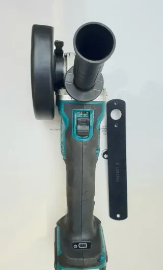Radial Makita DGA504