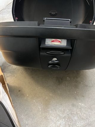 Baul kappa de 46 L con respaldo y anclajes ,